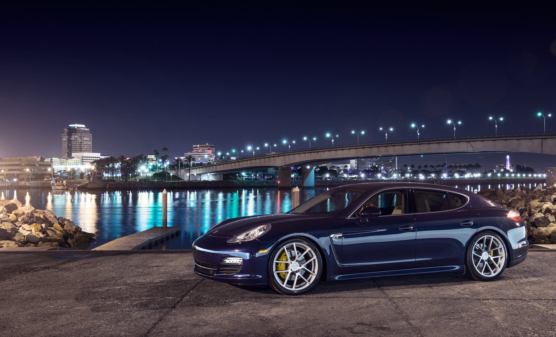 porsche panamera s bleu porsche panamera ville pont nuit lumières