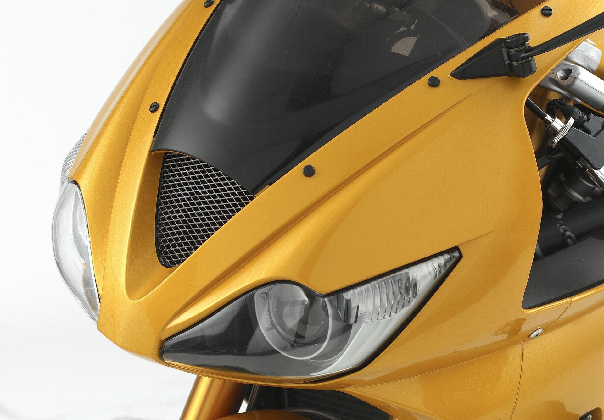 triumph daytona 675 triple moto sportbike oro fari lenti ottica moto hi-tech macro moto dirt bike veicoli a motore