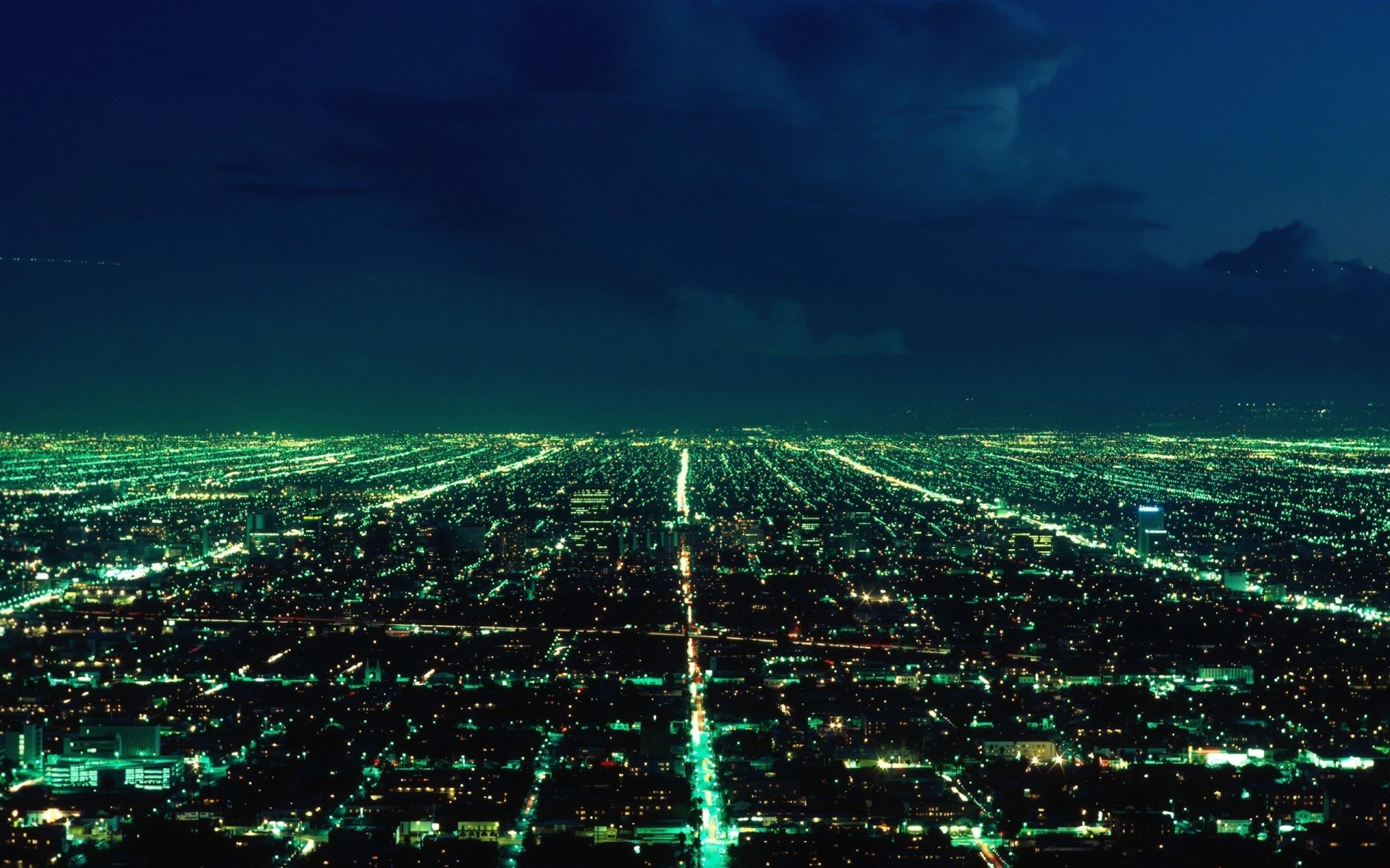 panorama stadt lichter abend ansicht nacht himmel wolken grünes licht metropole nachthimmel lichter der städte