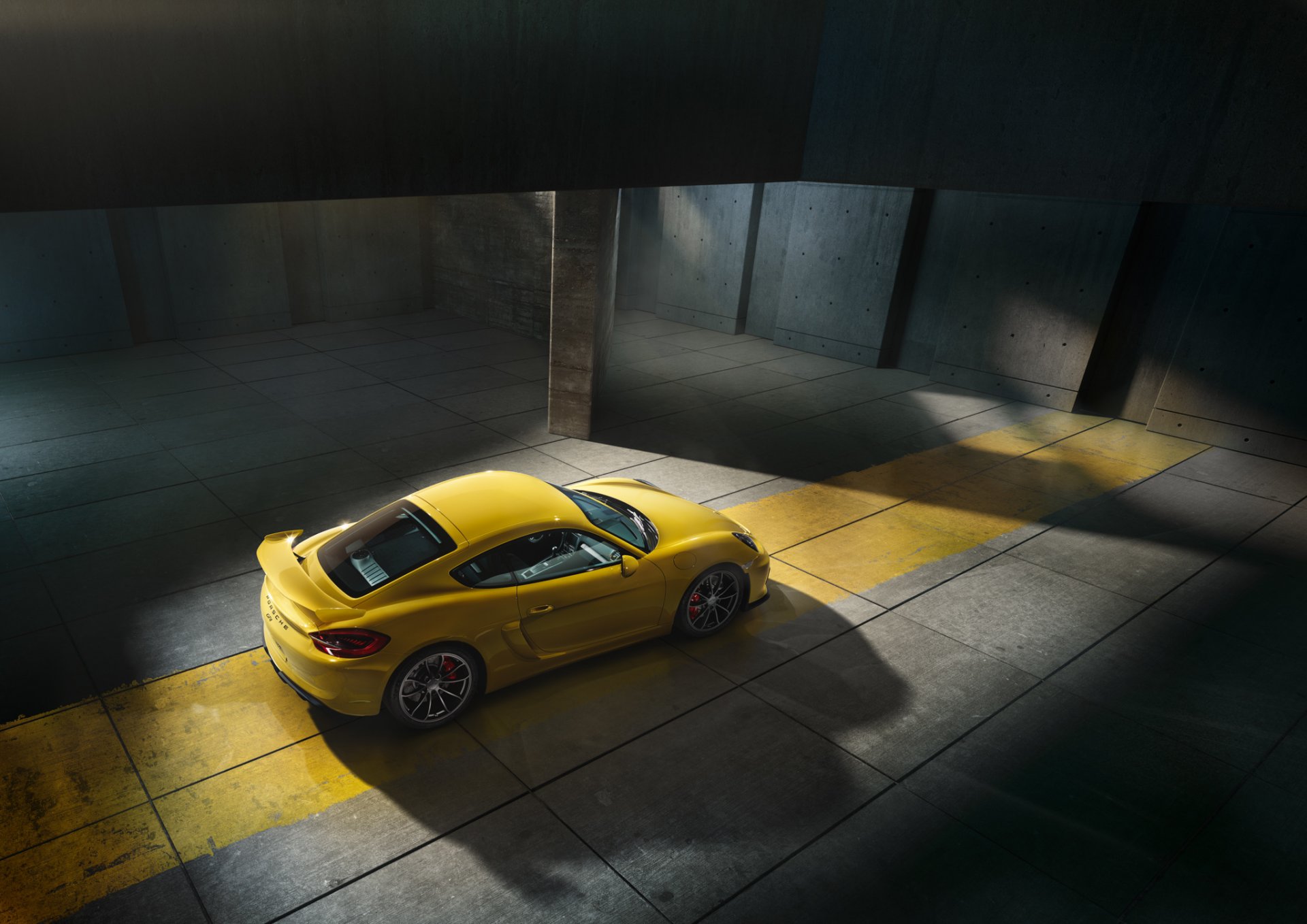 porsche cayman gt4 2015 г. желтый суперкар парковка вид сверху