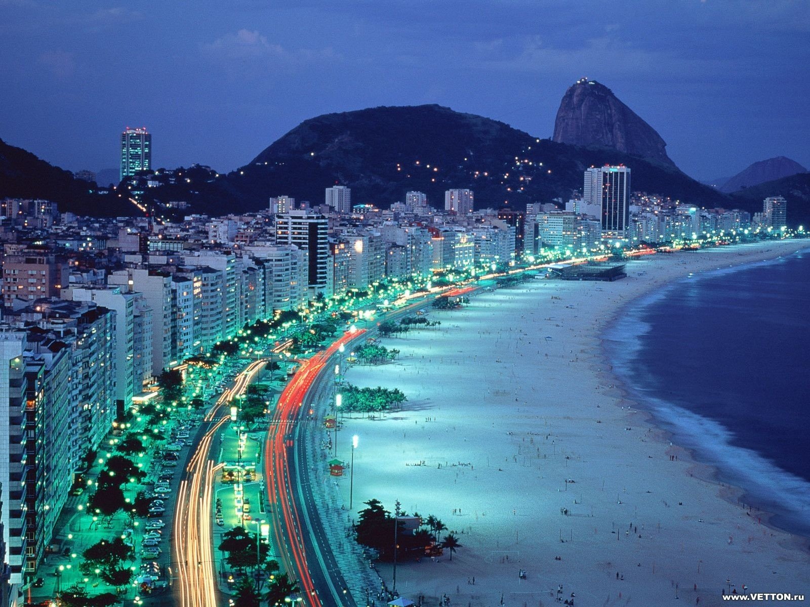 nuit ville nuit rio de janeiro lumières mer côte brésil ciel montagnes horizon bâtiments rue route vue de dessus exposition rive marée basse plage