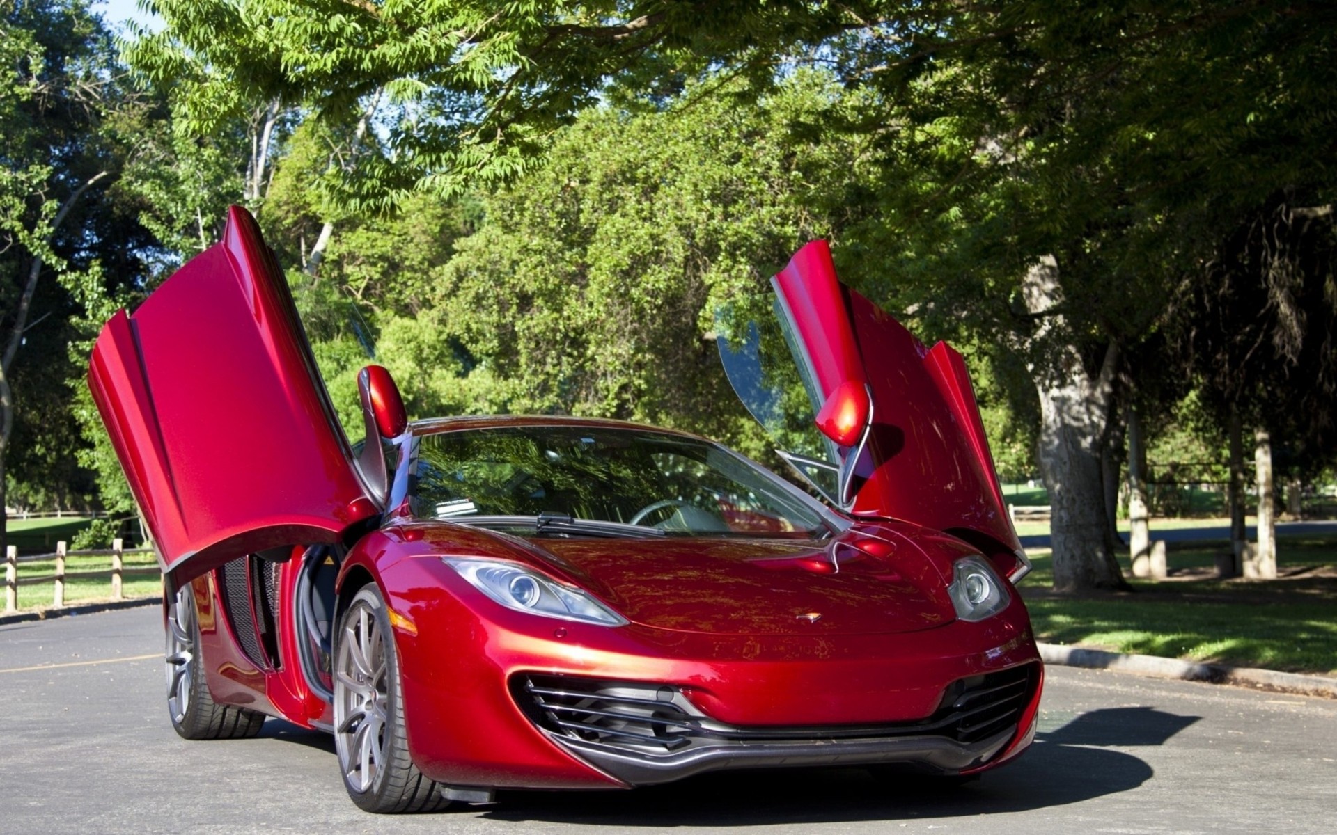 porte mclaren rosso stile