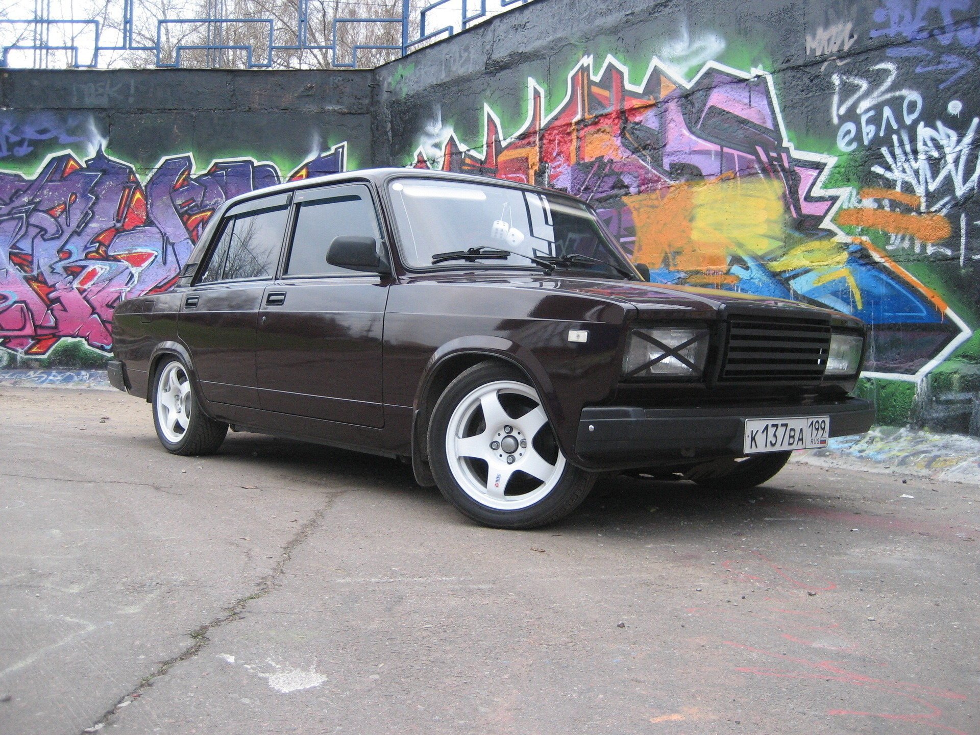 vaz lada auto schwarz graphit auto straße wand tuning autos autos transport kraftfahrzeuge