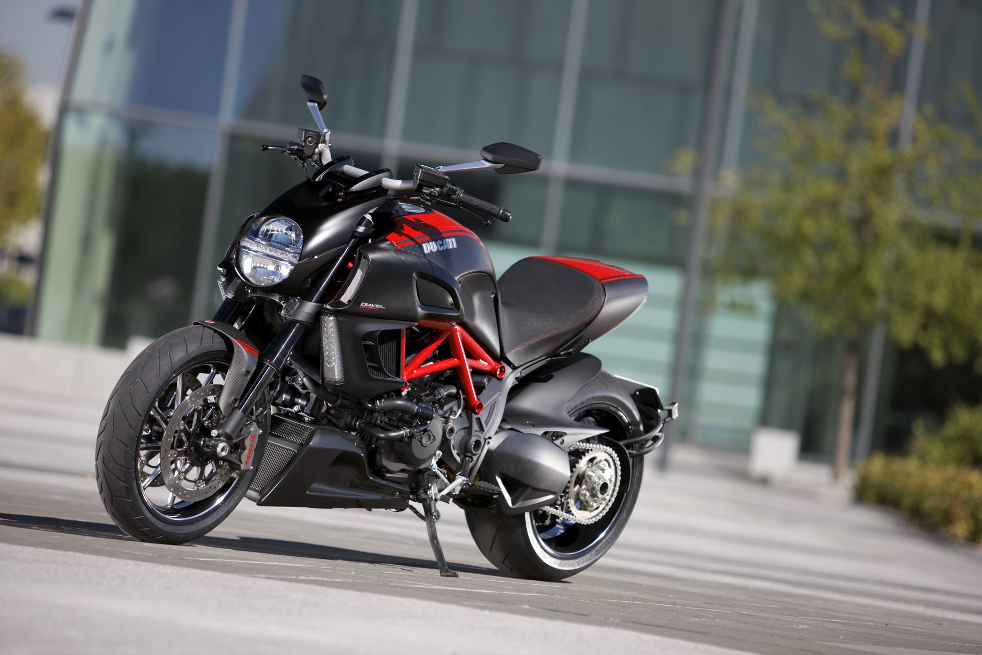 ducati diavel carbon черный дукати дьявол карбон мотоцикл мото дизайн техно италия мотобайк hi-tech байк мототранспорт