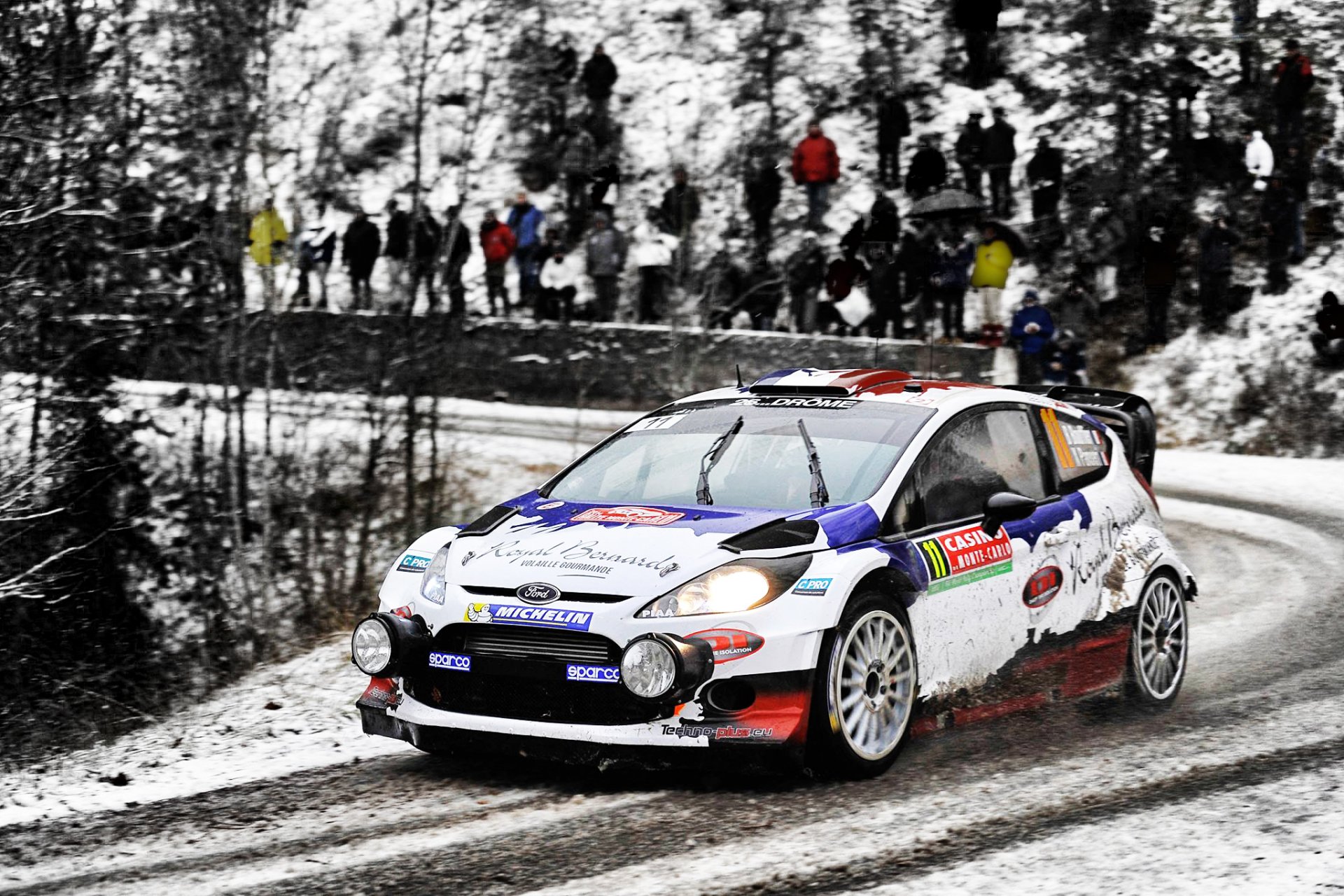 ford fiesta wkr rallye rallye sport rennen auto winter schnee menschen weiß scheinwerfer