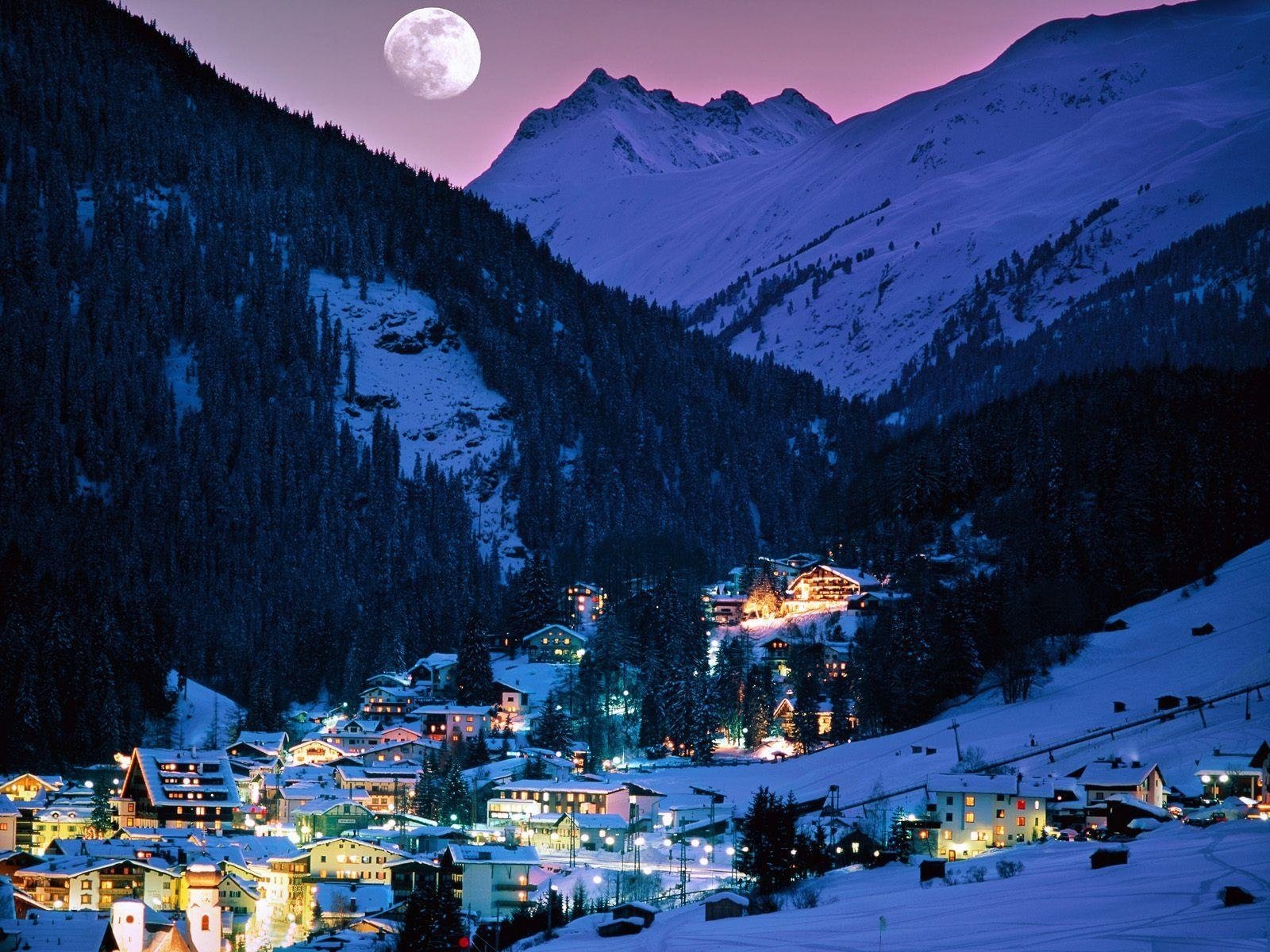 montagnes alpes neige hiver lumières hameau soirée ciel lune forêt nuit