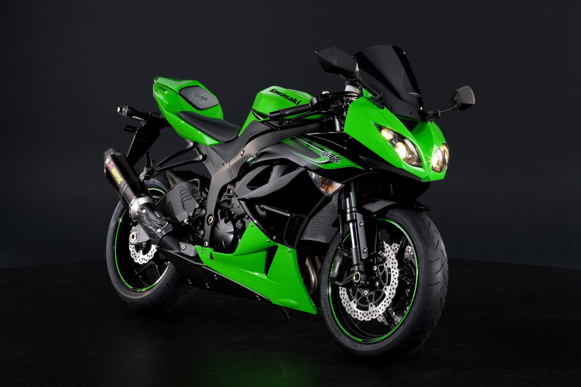 kawasaki zx-6r 2011 zx-r ninja sportbike motocykl moto kawasaki ninja motobike transport dirt bike tło czarne tło