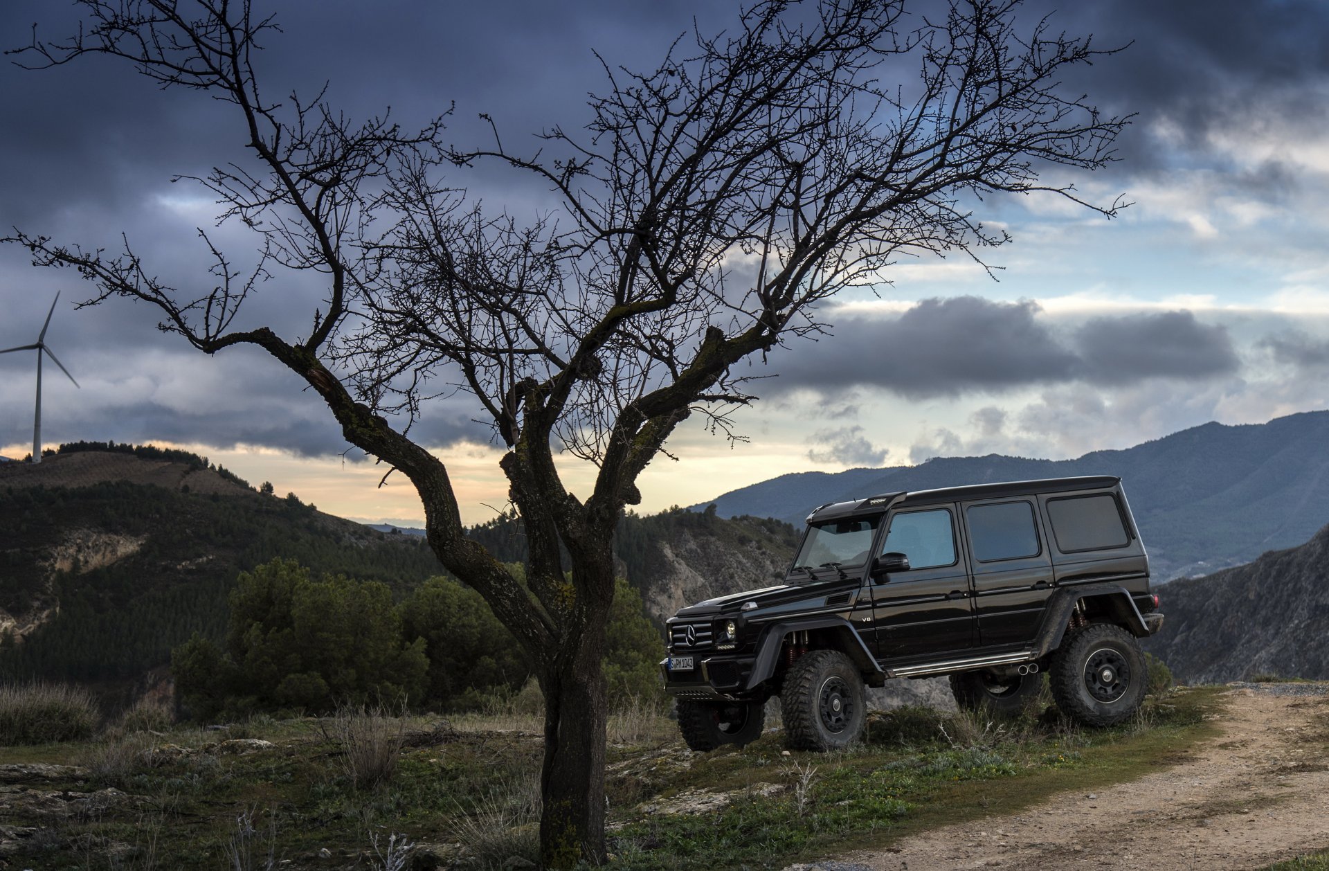 2015 mercedes-benz g 500 4x4 concept w463 mercedes benz amg brabus black tree night