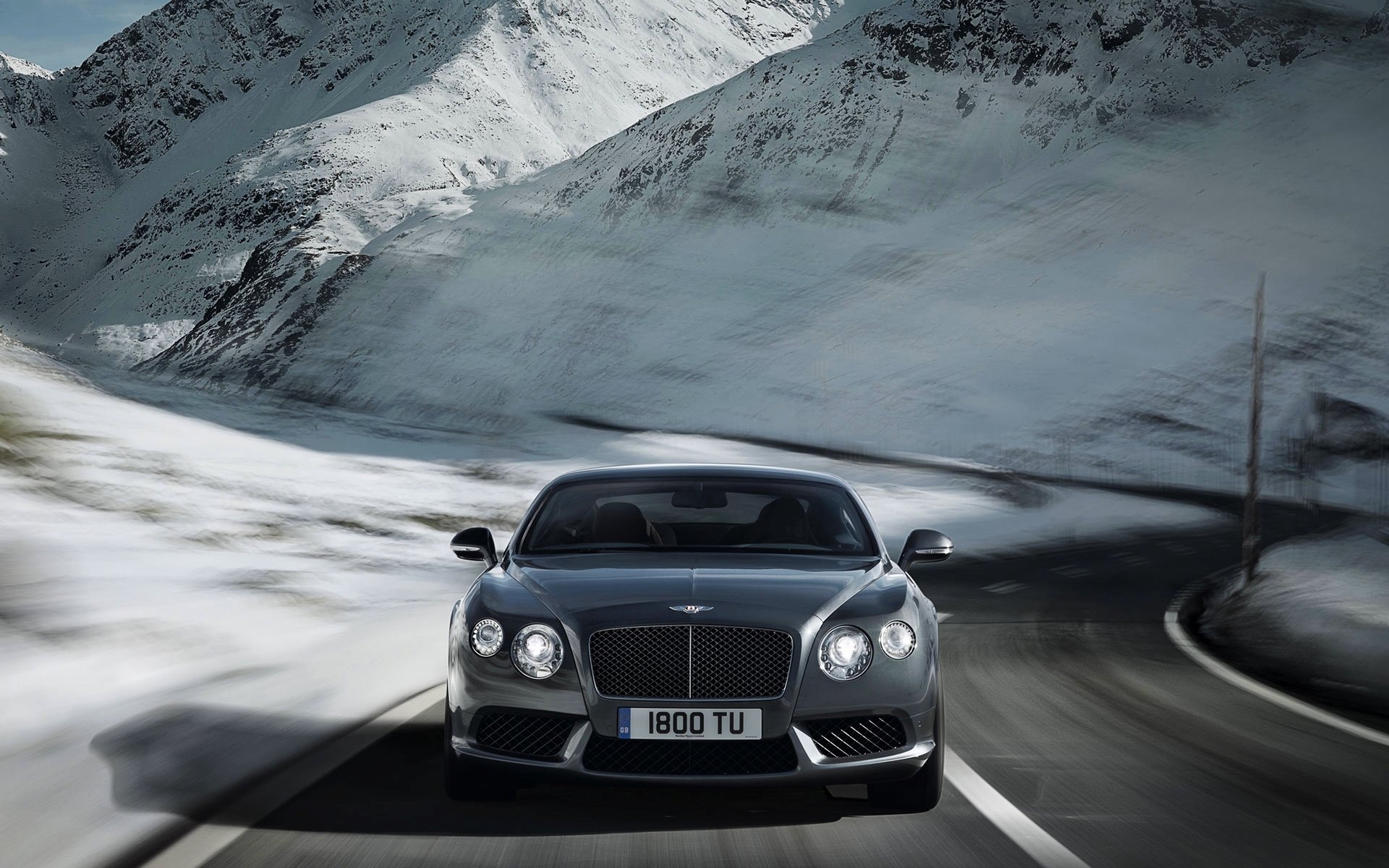 bentley continental v8 gama gris plata invierno frente carretera nieve coche