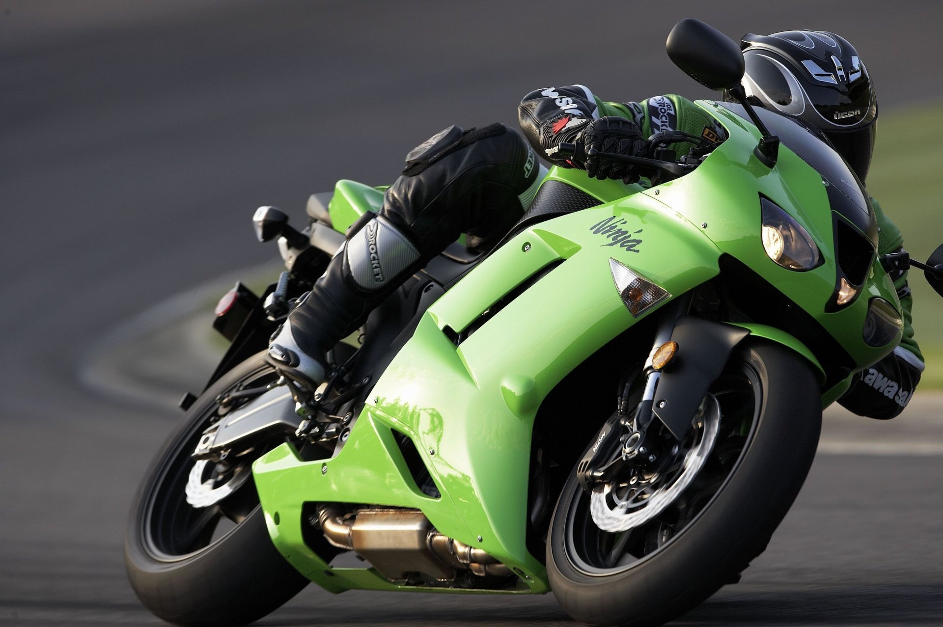 kawasaki zx-6r 2008 zx-r ninja спортбайк мотоцикл мото кавасаки ниндзя зеленый спорт мотоспорт гонки мотобайк hi-tech байк мужчины мототранспорт