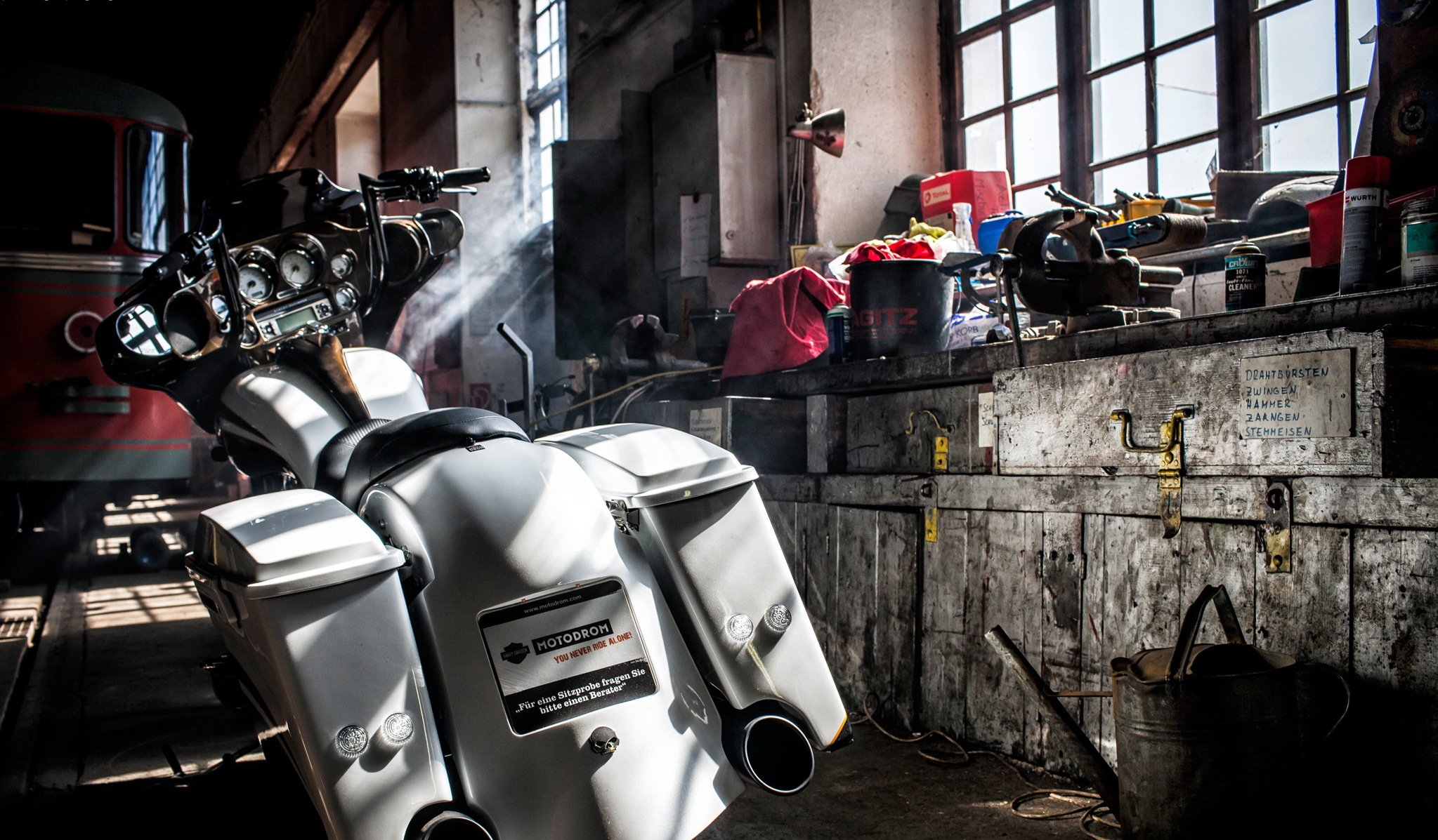 motorrad garage hintergrund