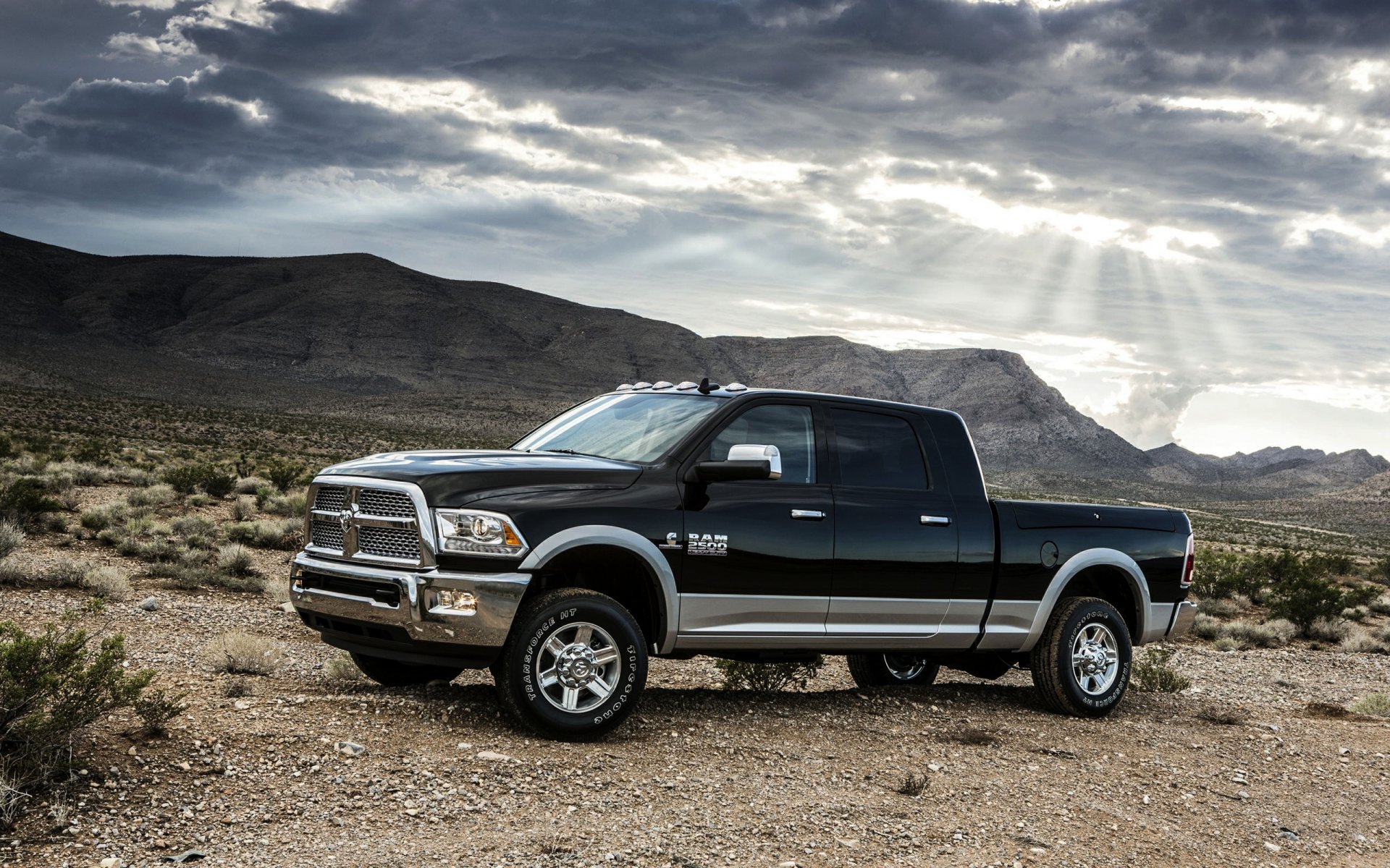 esquiver bélier 1500 pick-up vue latérale noir ciel montagnes désert auto