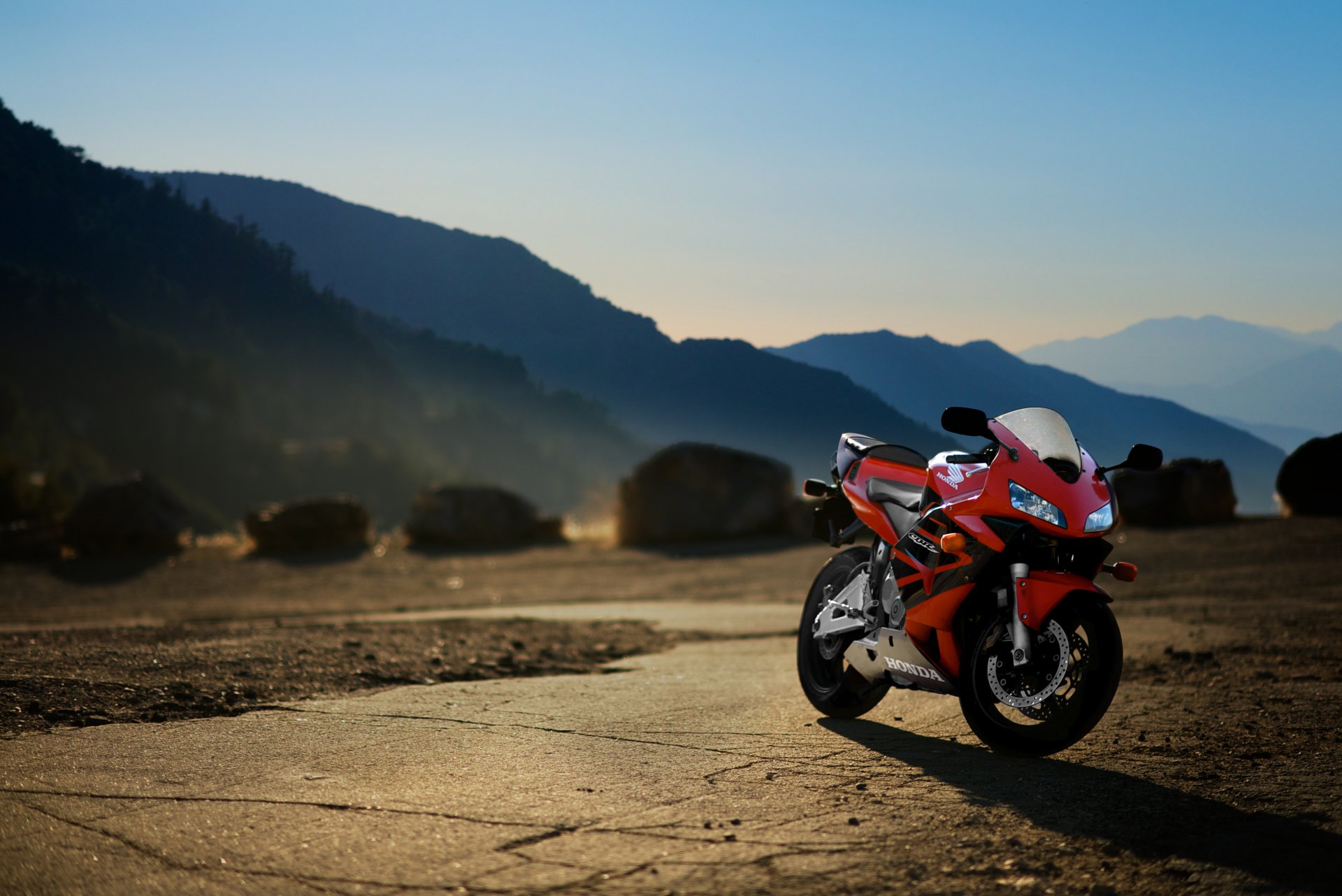 honda rojos bicicleta supersport honda rojo motocicleta montaña puesta de sol