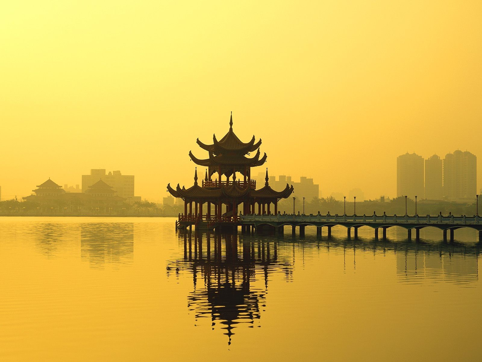 lotus lake kaoshiung taiwan