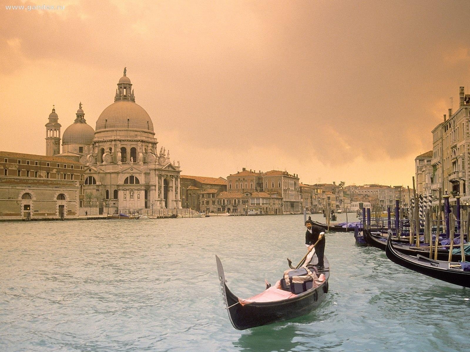 italien venedig morgendämmerung morgen kanal gondel wasser strom boot häuser städte