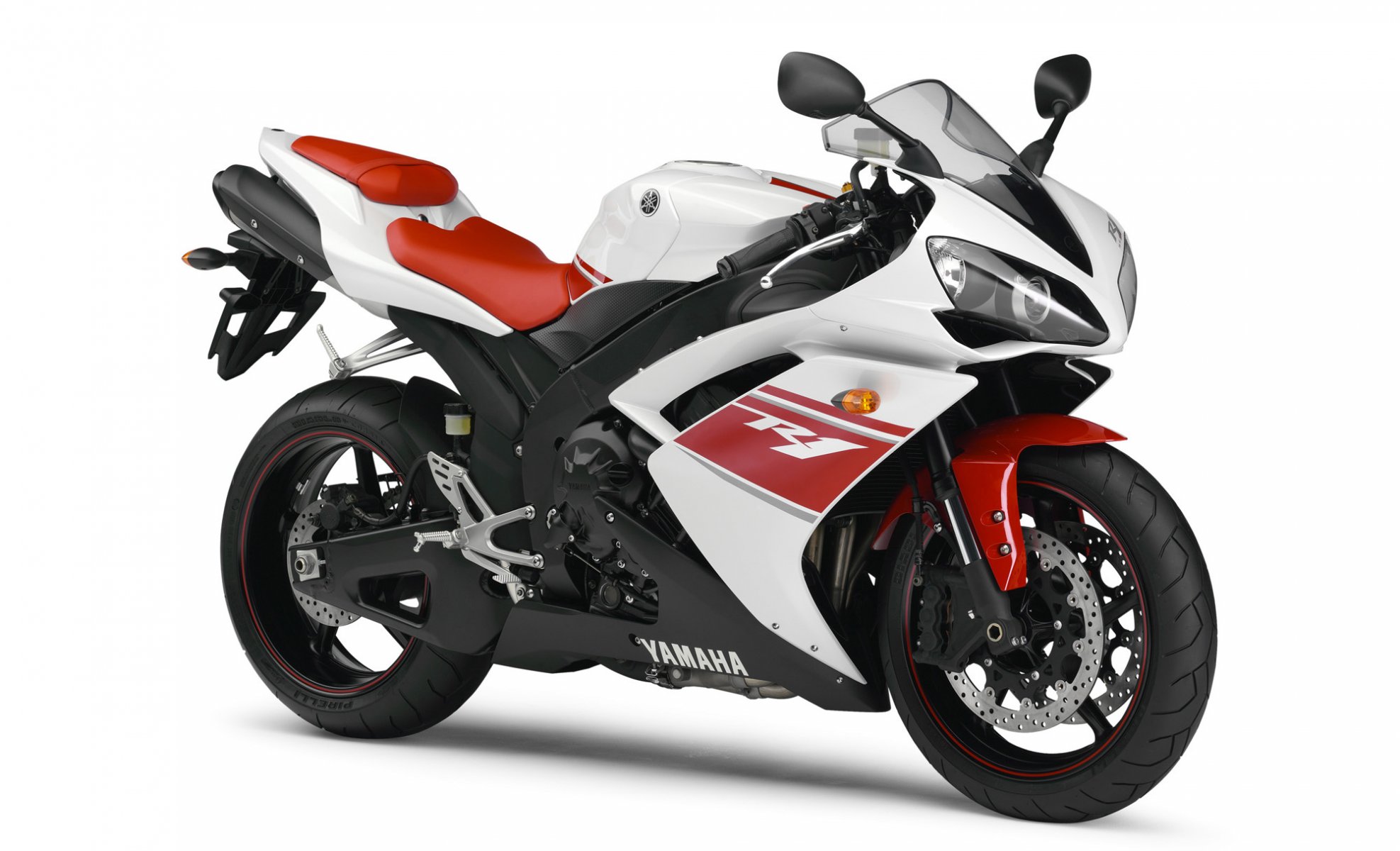 yamaha yzf-r1 2008 спортбайк красный белый мотоцикл мото р1 ямаха спорт байк светлый фон мотобайк hi-tech мототранспорт