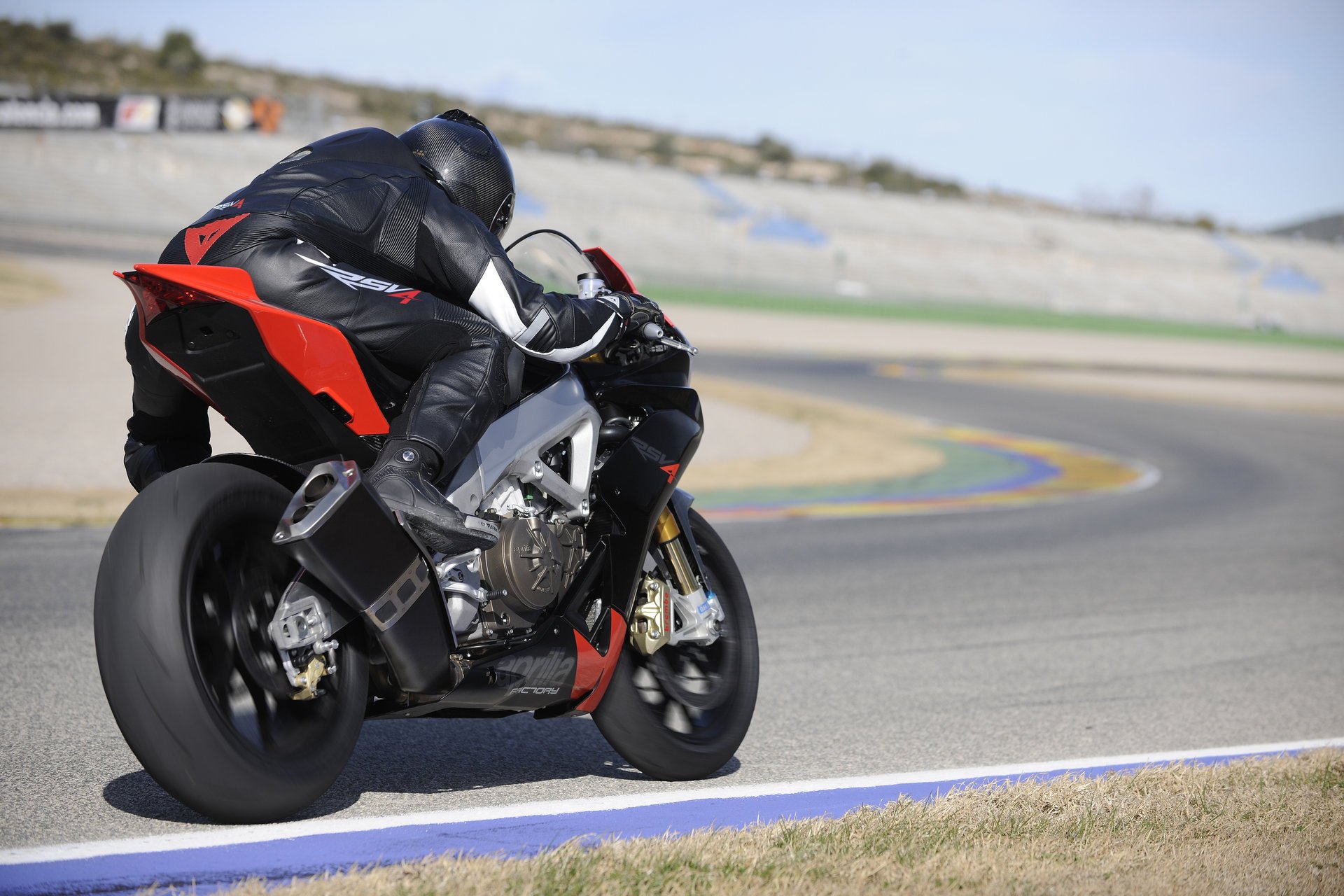 aprilia rsv4 sportbike moto moto aprilia italie sport sport automobile course motobike hi-tech vélo hommes mototransport