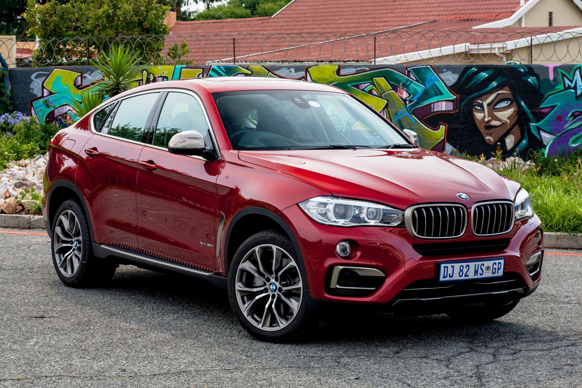 2015 bmw x6 tracción a las cuatro ruedas m deporte za-spec f16 bmw grafito cerca espiga asfalto