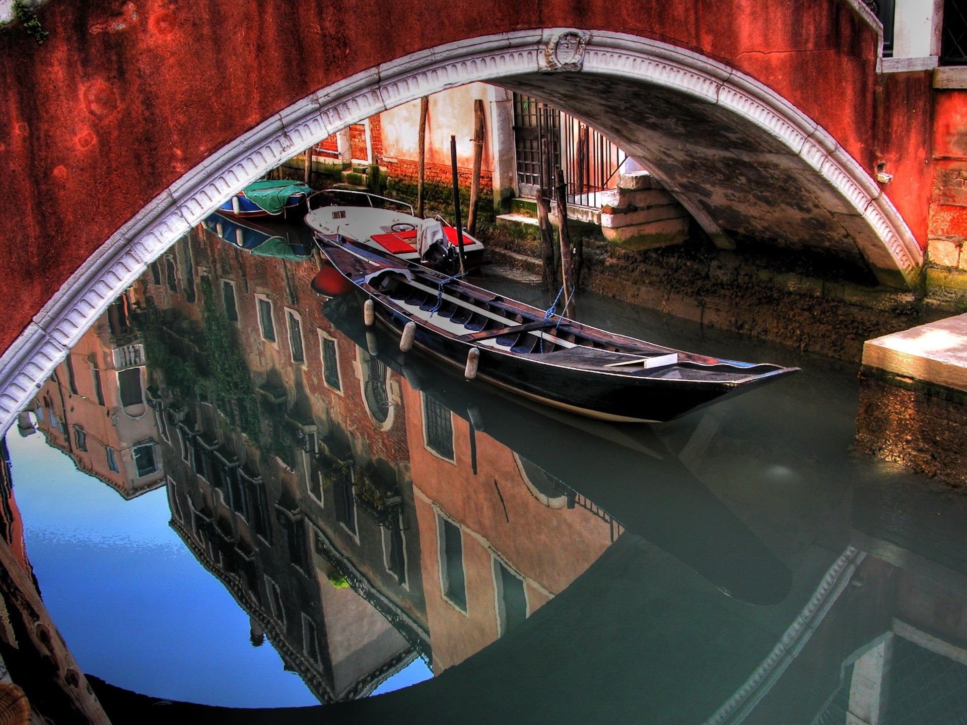 arco ponte riflessione barca acqua