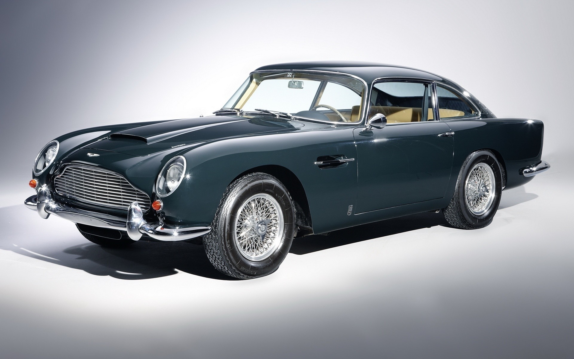 gris coche db5 aston martin