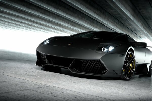 Voiture de sport noire Lamborghini murcialgo