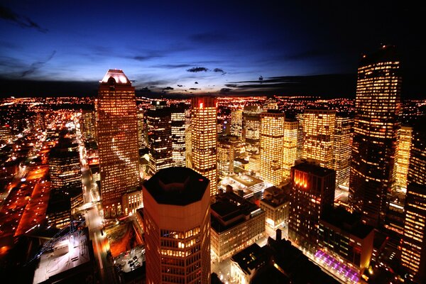 Ciel nocturne sur une ville endormie