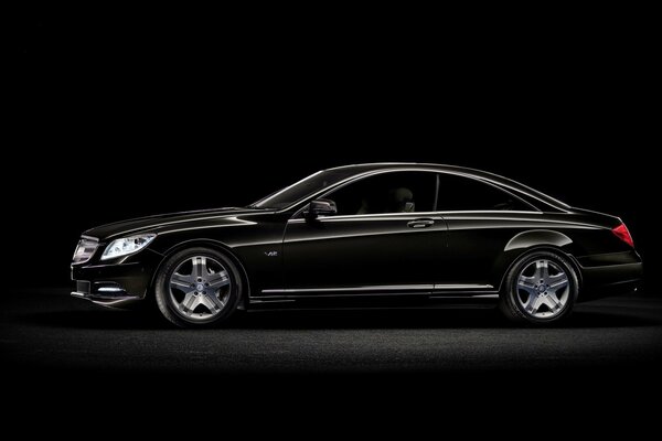 Классика и шарм автомобиля Mercedes cl-класса