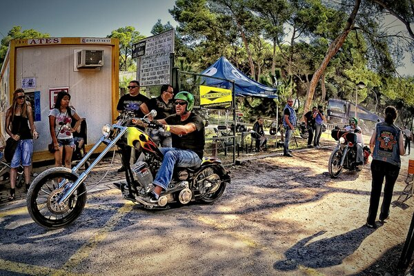 Grande doppio-biker club in Spagna