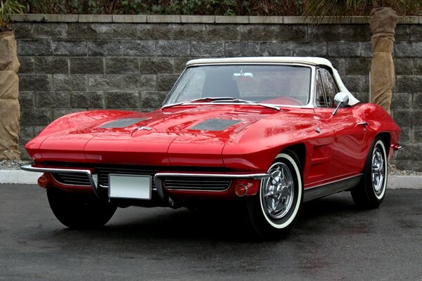 Rojo Chevrolet Corvette retro