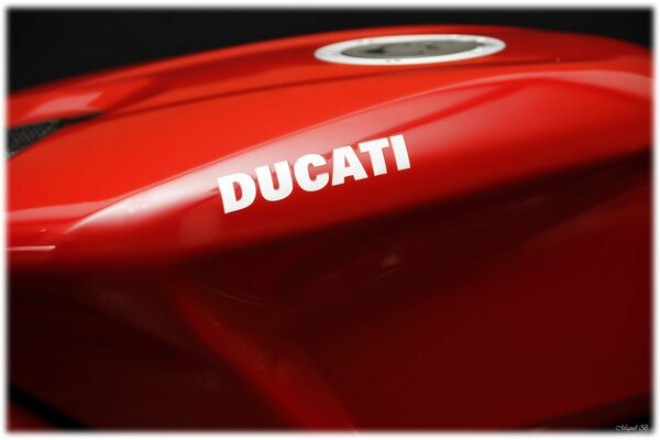 Roter ducati 1098 Benzintank