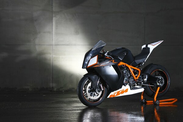 Moto autrichienne ktm rc8 2009