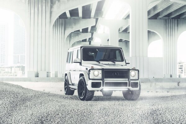 Coche blanco mercedes-benz G-klasse, g55