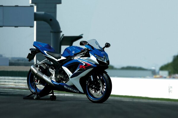 Suzuki gsx-r 750 blu