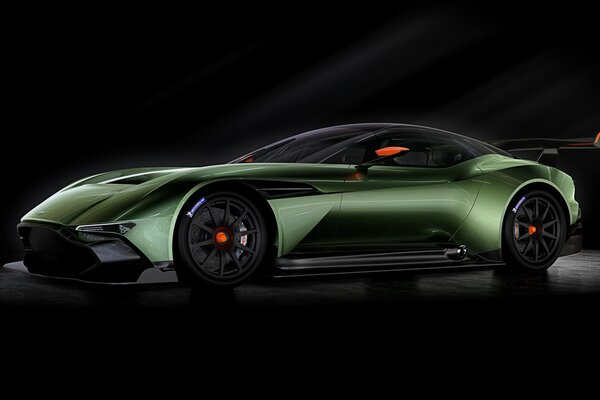 Zielony Aston Martin 2015 z zestawem karoserii