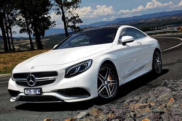 White color of the Mercedes-Benz car