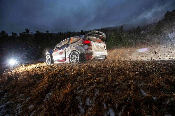 Evening mud rally on Ford