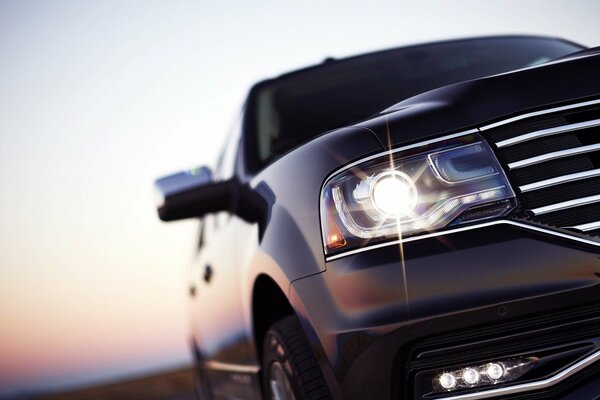 Lincoln Navigator. SUV negro