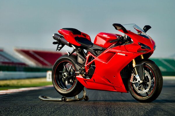 Ducati 1198s color rojo