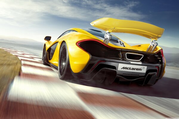 Supercar jaune McLaren sur la piste