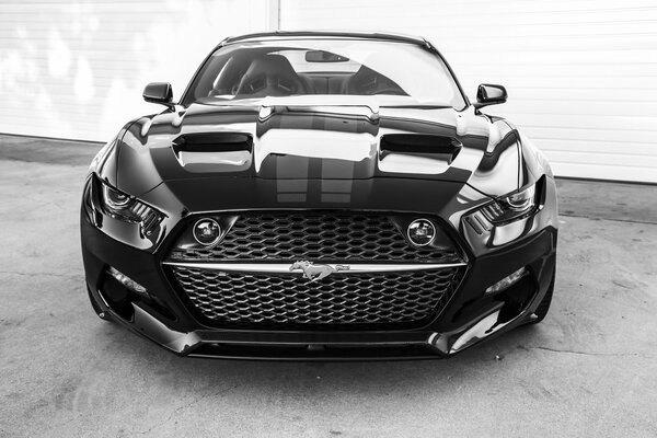 Ford Mustang 2015 from the hood side