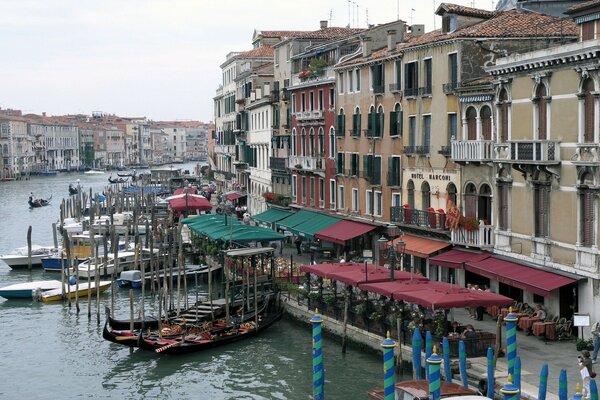A walk through the canals of Venice will be a great gift