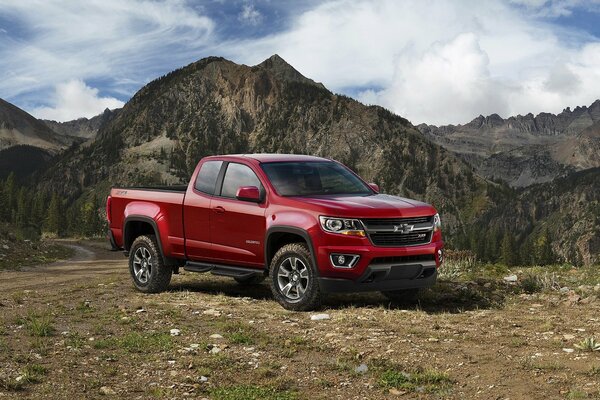 Voiture rouge Jeep Chevrolet Colorado z71