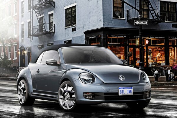 Kabriolet volkswagen beetle w kolorze szarym