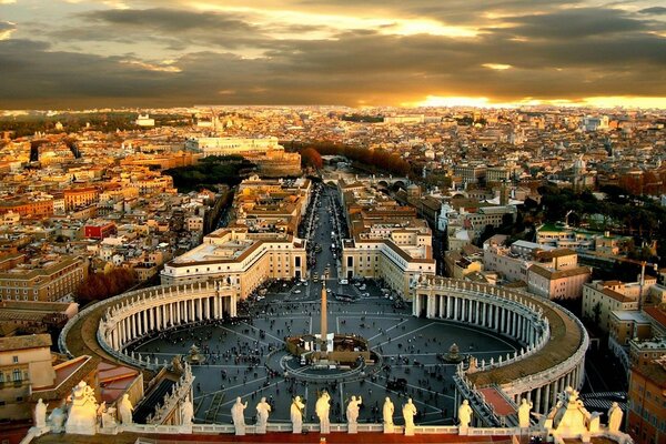 Alba nella piazza della Città Del Vaticano