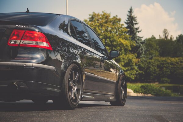 Screensaver of a black car on a background of green trees