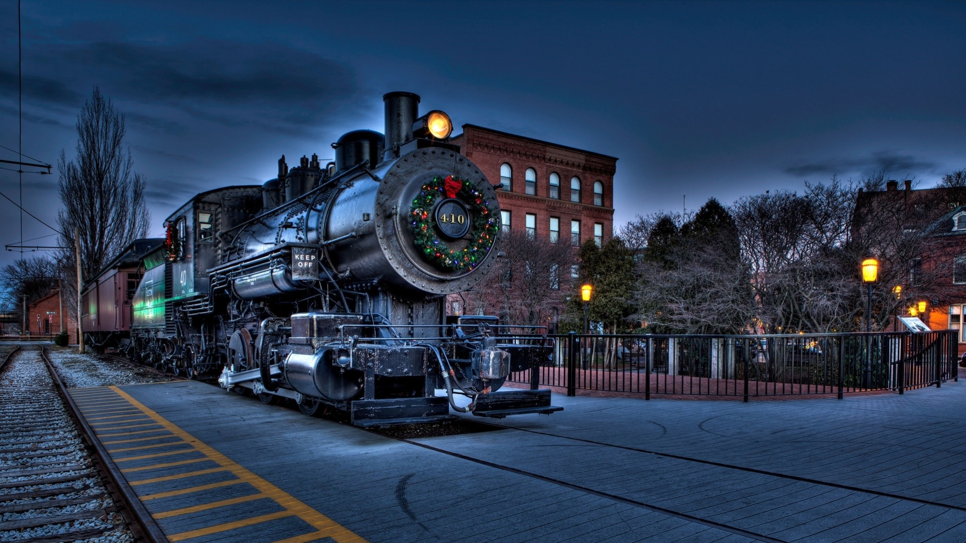 noche pistas locomotora tren corona ciudad