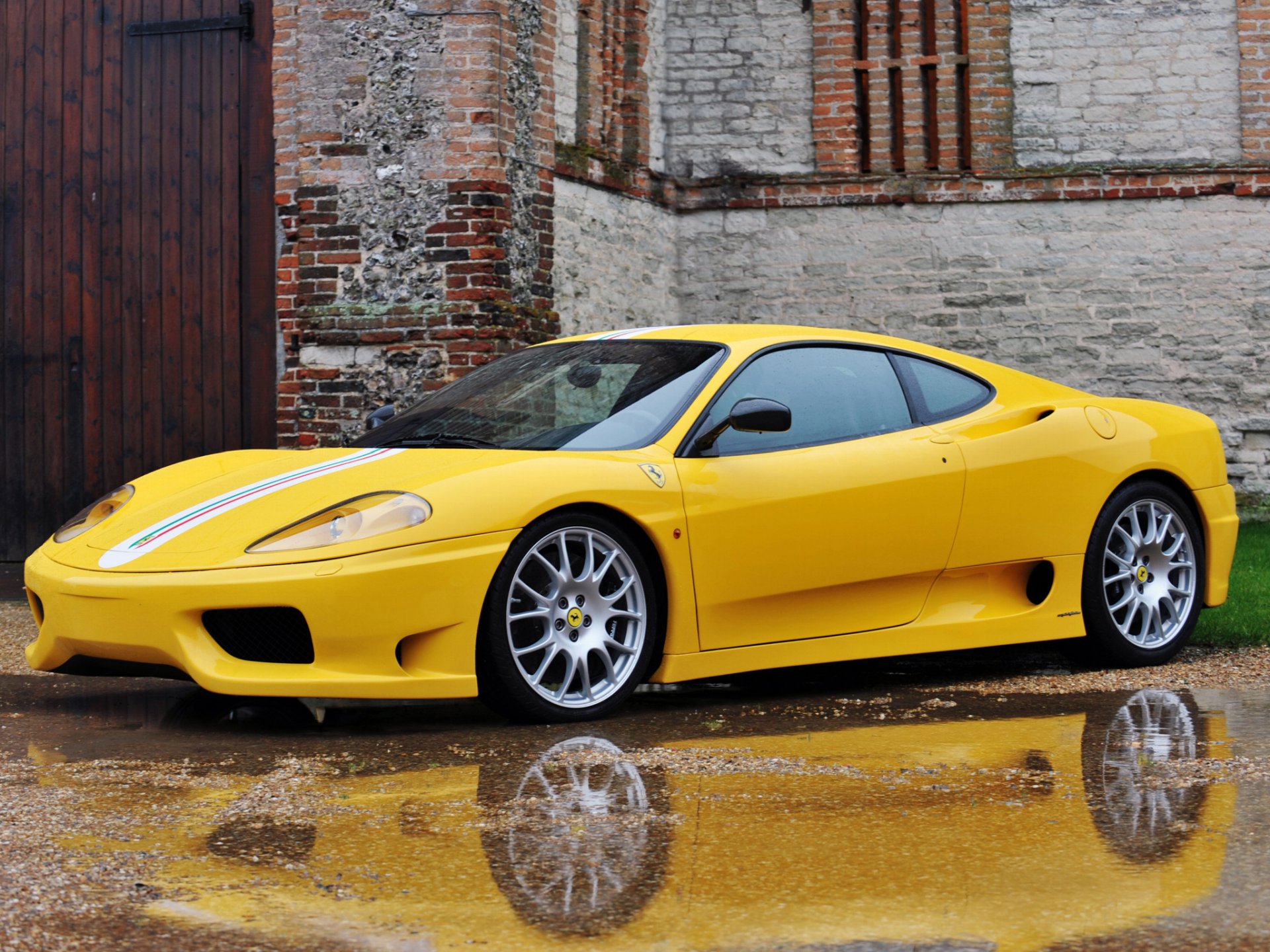 ferrari 360 défi stradale ferrari jaune bâtiment