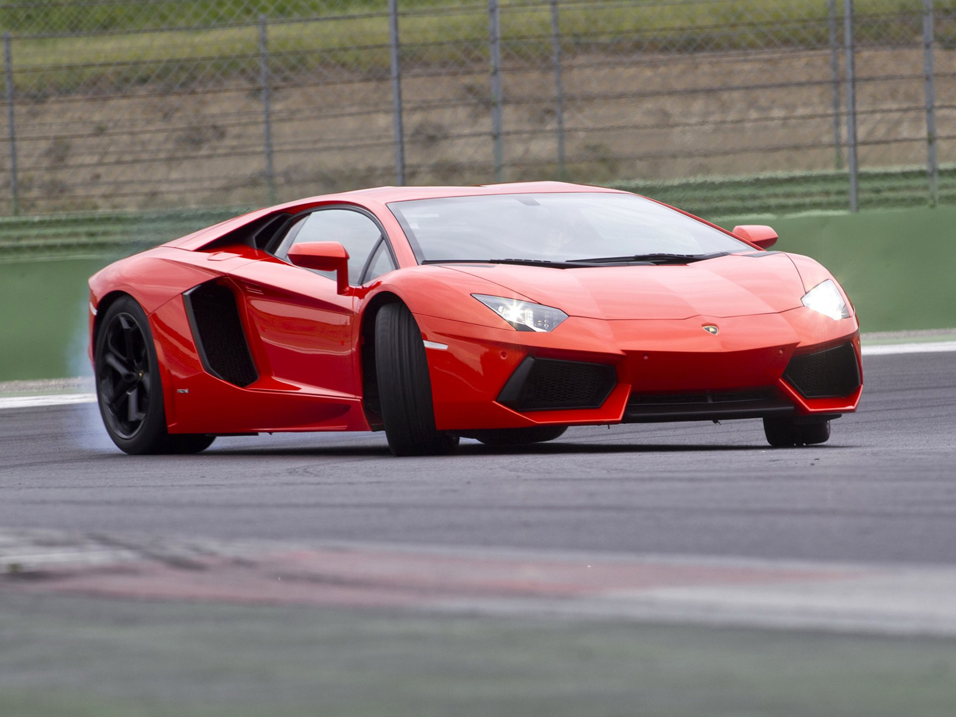 lamborghini aventador lp700-4 rojo lamborghini aventador lp700-4 rojo giro movimiento deriva