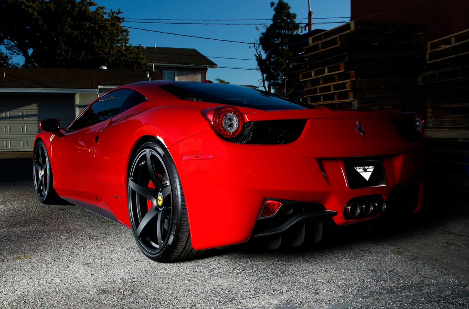 ferrari 458 italia красные феррари италия красный задок небо деревья сумерки