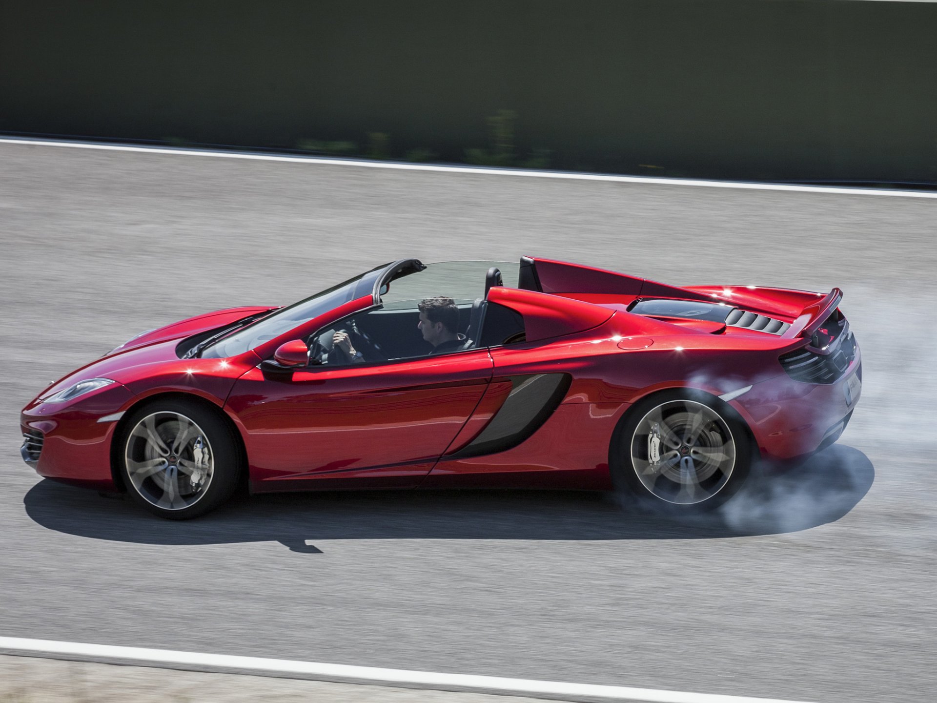 mclaren mp4-12c spyder spider car smoke